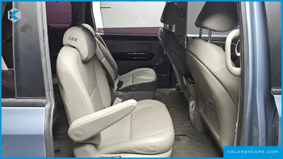 KIA CARNIVAL 9-SEATER PRESTIGE