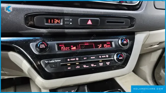 KIA CARNIVAL 9-SEATER PRESTIGE