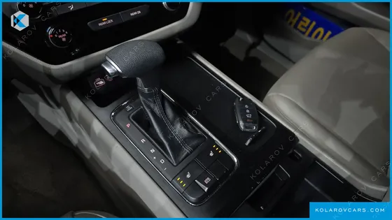 KIA CARNIVAL 11-SEATER SCHOOL BUS