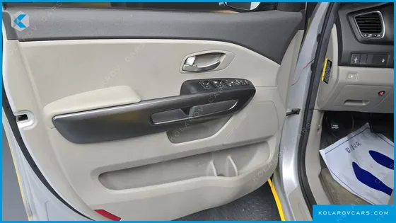 KIA CARNIVAL 11-SEATER SCHOOL BUS