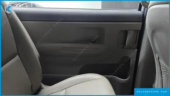 KIA CARNIVAL 11-SEATER SCHOOL BUS