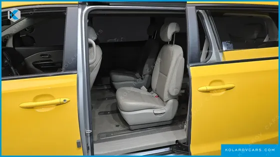 KIA CARNIVAL 11-SEATER SCHOOL BUS