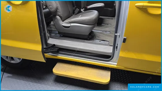 KIA CARNIVAL 11-SEATER SCHOOL BUS