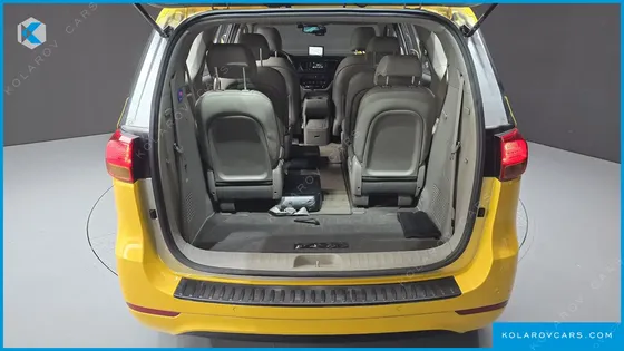 KIA CARNIVAL 11-SEATER SCHOOL BUS