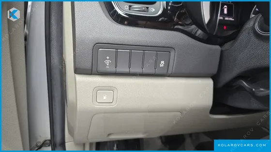 KIA CARNIVAL 11-SEATER PRESTIGE