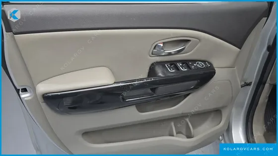 KIA CARNIVAL 11-SEATER PRESTIGE