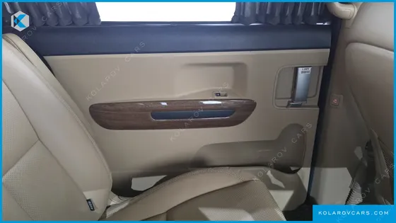 KIA CARNIVAL 9-SEATER HI-LIMOUSINE