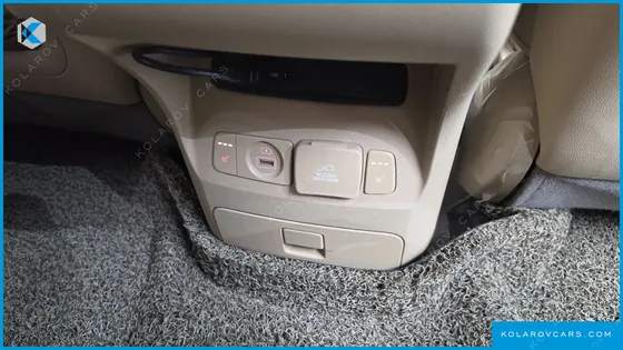 KIA CARNIVAL 9-SEATER HI-LIMOUSINE