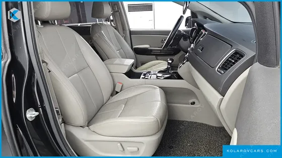 KIA CARNIVAL 9-SEATER NOBLESSE