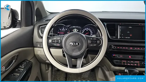 KIA CARNIVAL 9-SEATER NOBLESSE