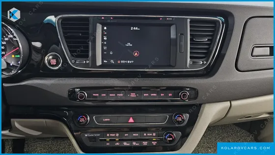 KIA CARNIVAL 9-SEATER NOBLESSE