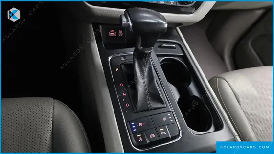 KIA CARNIVAL 11-SEATER LUXURY