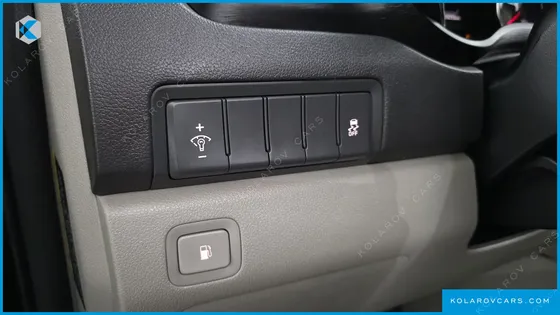 KIA CARNIVAL 11-SEATER LUXURY