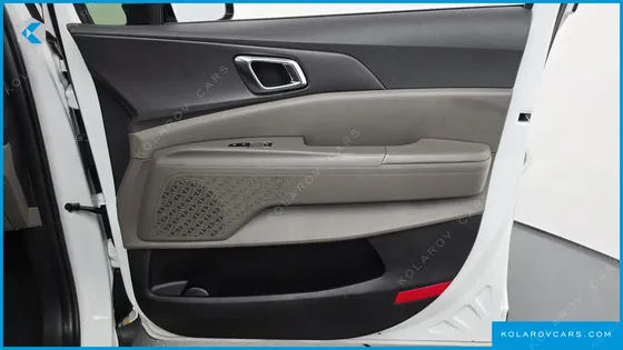 KIA CARNIVAL GASOLINE 9-SEATER NOBLESSE