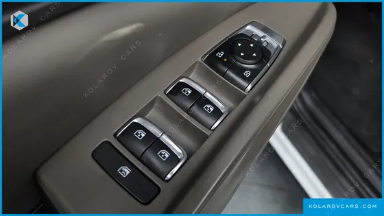 KIA CARNIVAL GASOLINE 9-SEATER NOBLESSE