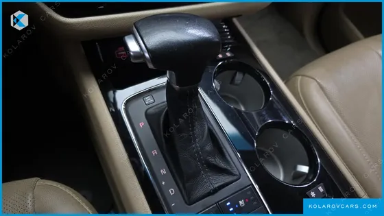 KIA CARNIVAL 9-SEATER HI-LIMOUSINE