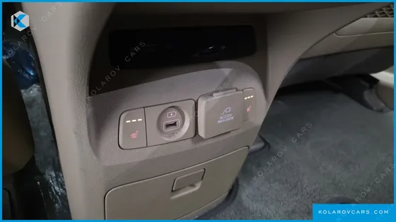 KIA CARNIVAL 9-SEATER HI-LIMOUSINE