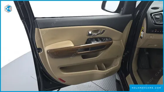 KIA CARNIVAL 9-SEATER HI-LIMOUSINE