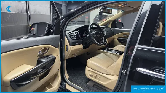 KIA CARNIVAL 9-SEATER NOBLESSE