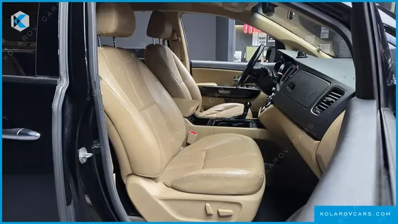 KIA CARNIVAL 9-SEATER NOBLESSE