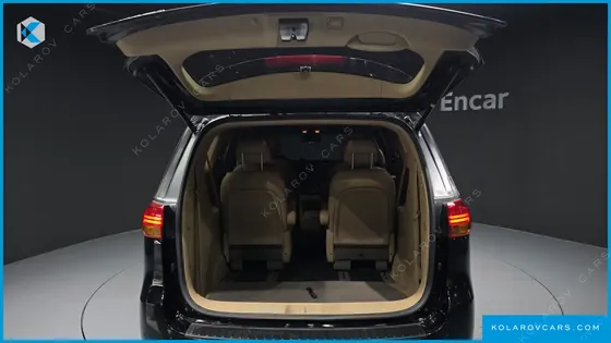 KIA CARNIVAL 9-SEATER NOBLESSE