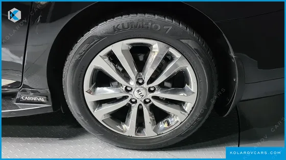 KIA CARNIVAL 9-SEATER NOBLESSE