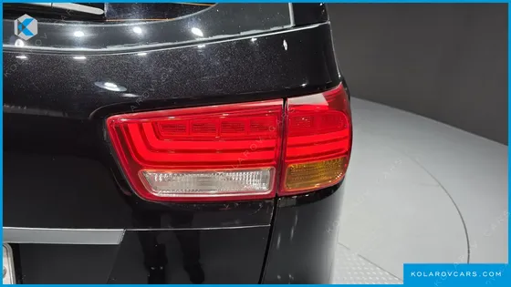 KIA CARNIVAL 9-SEATER NOBLESSE