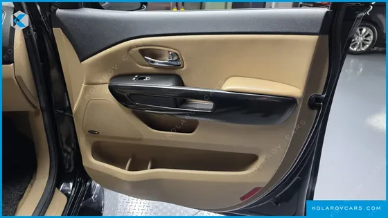 KIA CARNIVAL 9-SEATER NOBLESSE