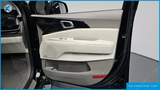 KIA CARNIVAL GASOLINE 9-SEATER GRAVITY