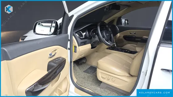 KIA CARNIVAL 7-SEATER LIMOUSINE
