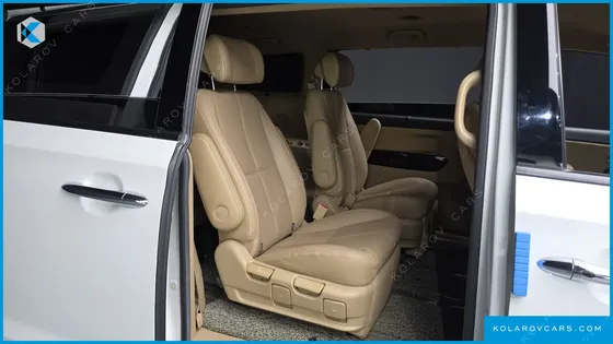 KIA CARNIVAL 7-SEATER LIMOUSINE