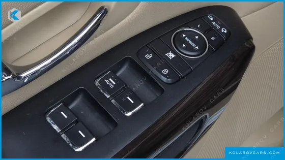KIA CARNIVAL 7-SEATER LIMOUSINE