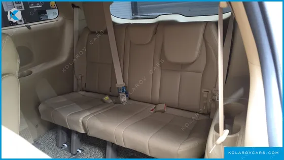 KIA CARNIVAL 7-SEATER LIMOUSINE