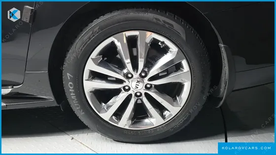 KIA CARNIVAL 9-SEATER PRESTIGE