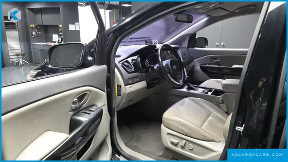 KIA CARNIVAL 9-SEATER PRESTIGE