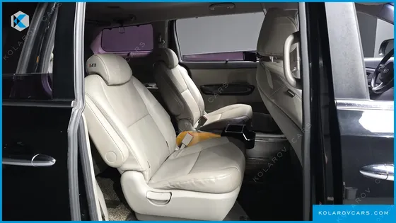 KIA CARNIVAL 9-SEATER PRESTIGE