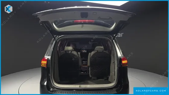 KIA CARNIVAL 9-SEATER PRESTIGE