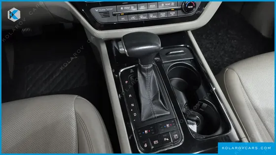 KIA CARNIVAL 7-SEATER LIMOUSINE