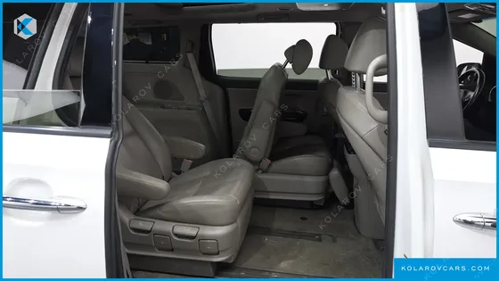 KIA CARNIVAL 7-SEATER LIMOUSINE