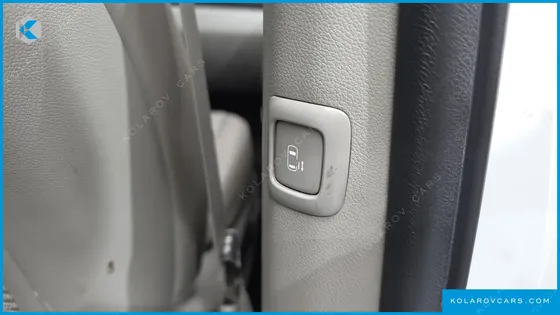KIA CARNIVAL 7-SEATER LIMOUSINE