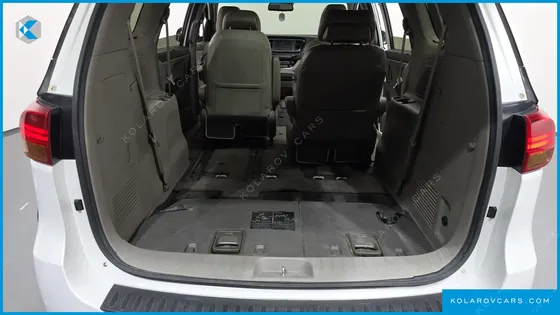 KIA CARNIVAL 7-SEATER LIMOUSINE