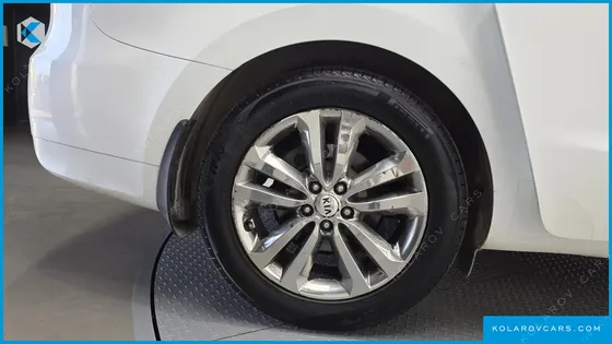 KIA CARNIVAL 9-SEATER PRESTIGE