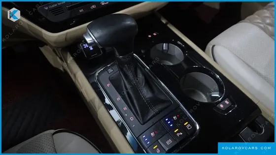 KIA CARNIVAL GASOLINE 9-SEATER HI-LIMOUSINE