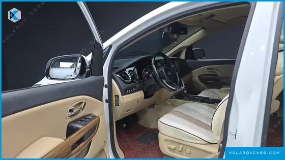 KIA CARNIVAL GASOLINE 9-SEATER HI-LIMOUSINE