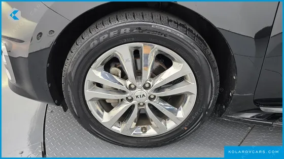 KIA CARNIVAL 9-SEATER NOBLESSE