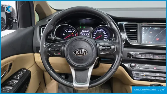 KIA CARNIVAL 9-SEATER NOBLESSE