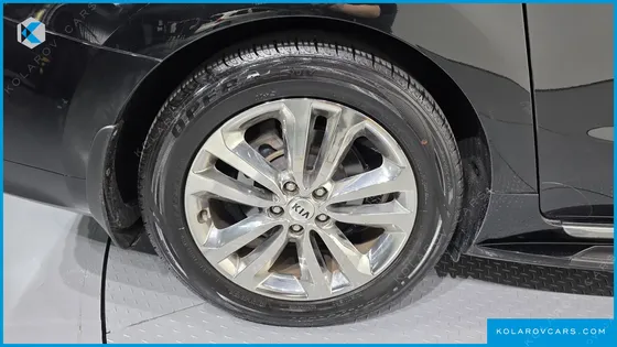 KIA CARNIVAL 9-SEATER NOBLESSE