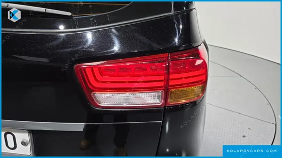 KIA CARNIVAL 9-SEATER NOBLESSE