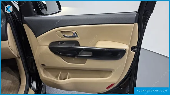 KIA CARNIVAL 9-SEATER NOBLESSE