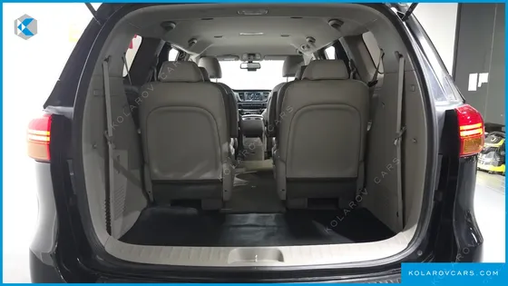 KIA CARNIVAL 9-SEATER LUXURY